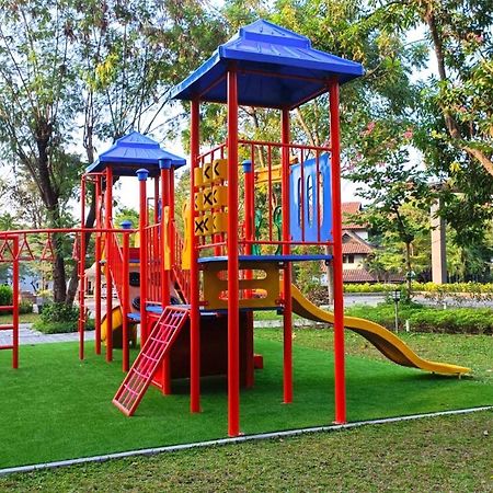Whiz Prime Hotel Darmo Harapan Surabaya Ngoại thất bức ảnh