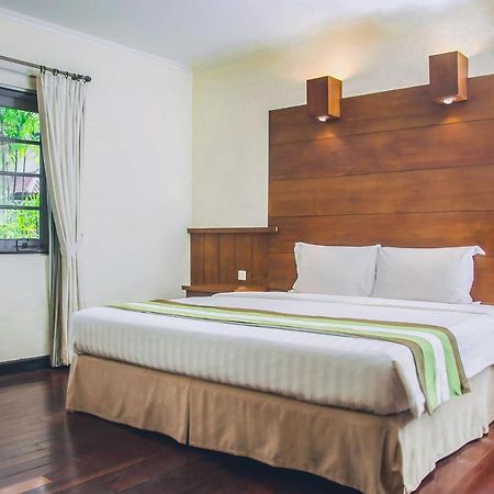 Whiz Prime Hotel Darmo Harapan Surabaya Ngoại thất bức ảnh