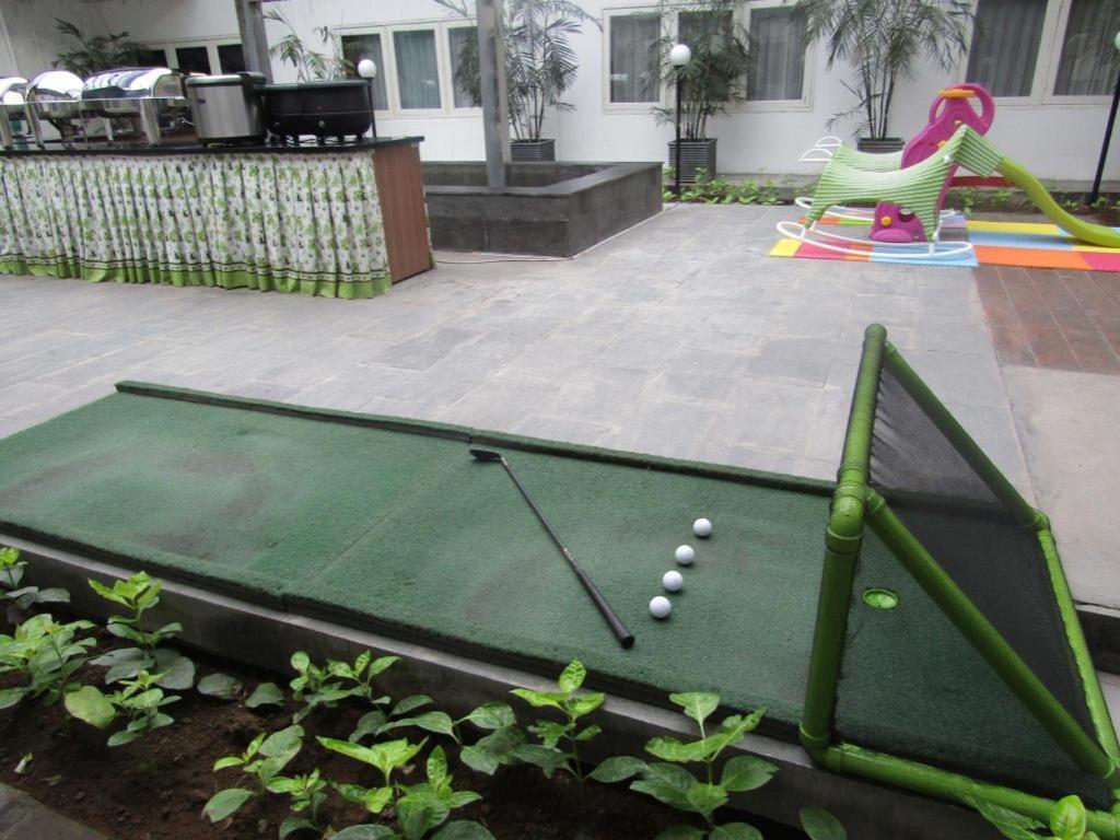 Whiz Prime Hotel Darmo Harapan Surabaya Ngoại thất bức ảnh
