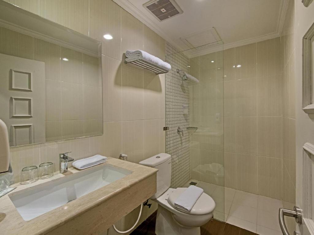 Whiz Prime Hotel Darmo Harapan Surabaya Ngoại thất bức ảnh