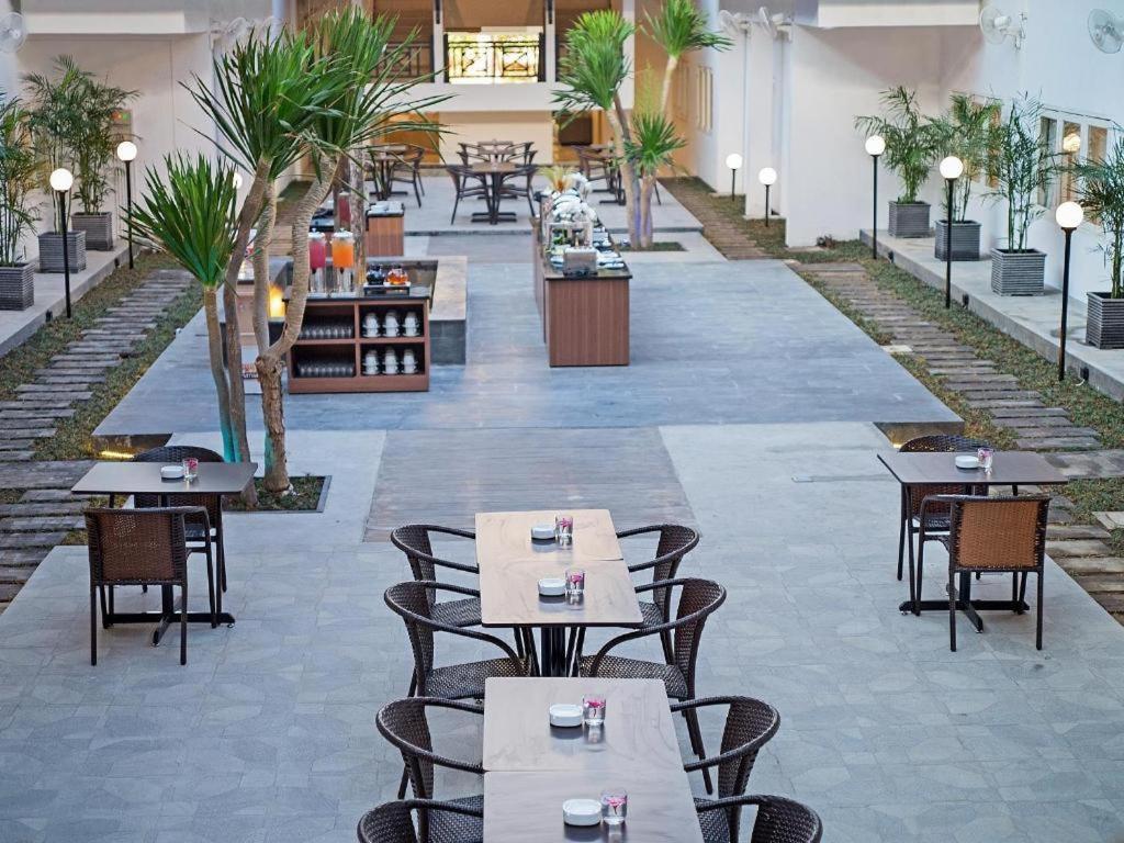 Whiz Prime Hotel Darmo Harapan Surabaya Ngoại thất bức ảnh