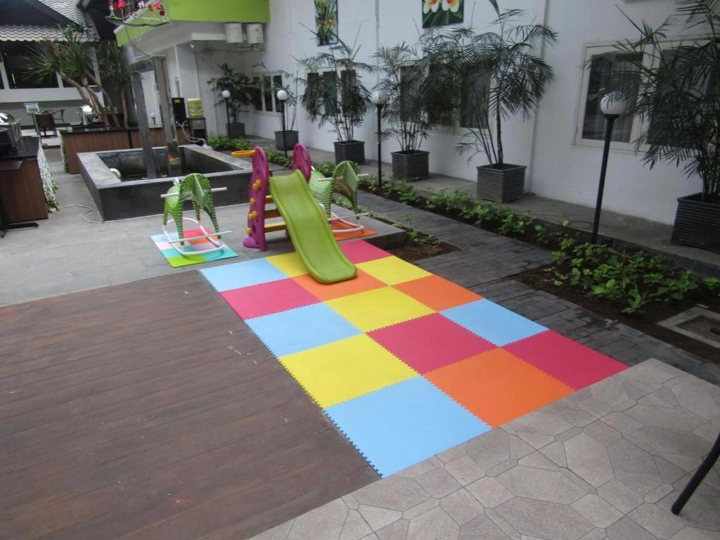 Whiz Prime Hotel Darmo Harapan Surabaya Ngoại thất bức ảnh