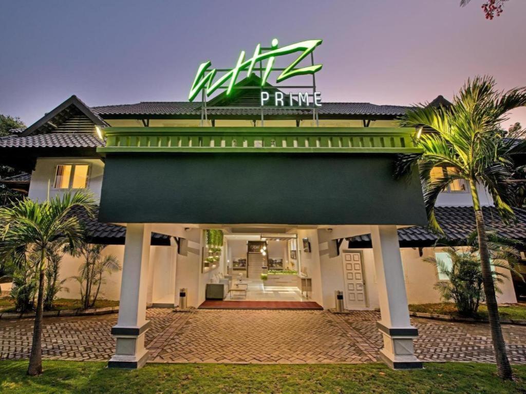 Whiz Prime Hotel Darmo Harapan Surabaya Ngoại thất bức ảnh