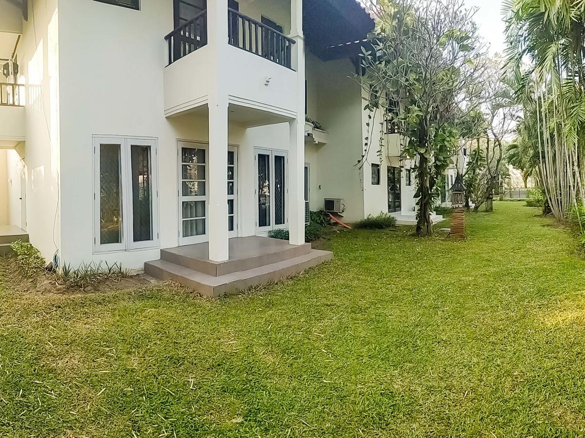 Whiz Prime Hotel Darmo Harapan Surabaya Ngoại thất bức ảnh