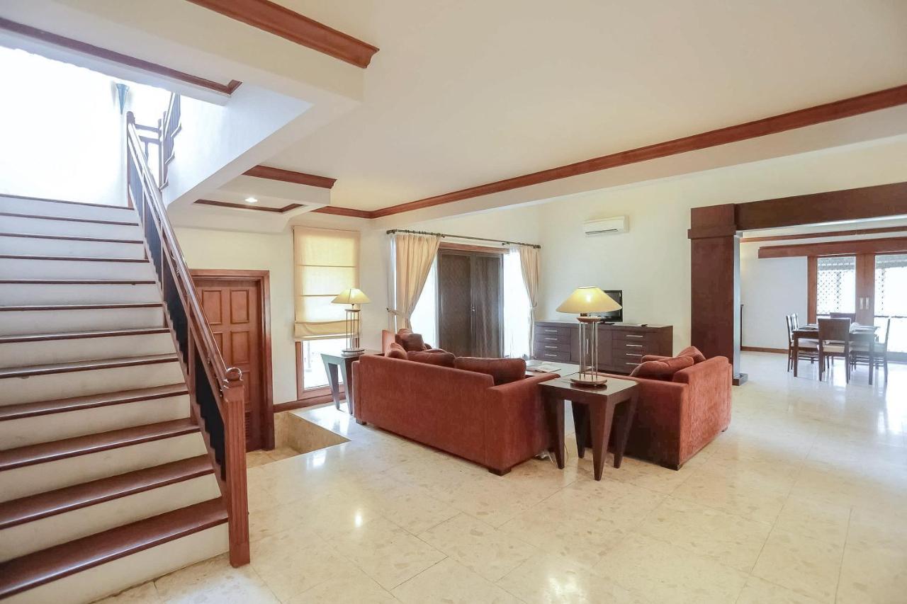 Whiz Prime Hotel Darmo Harapan Surabaya Ngoại thất bức ảnh