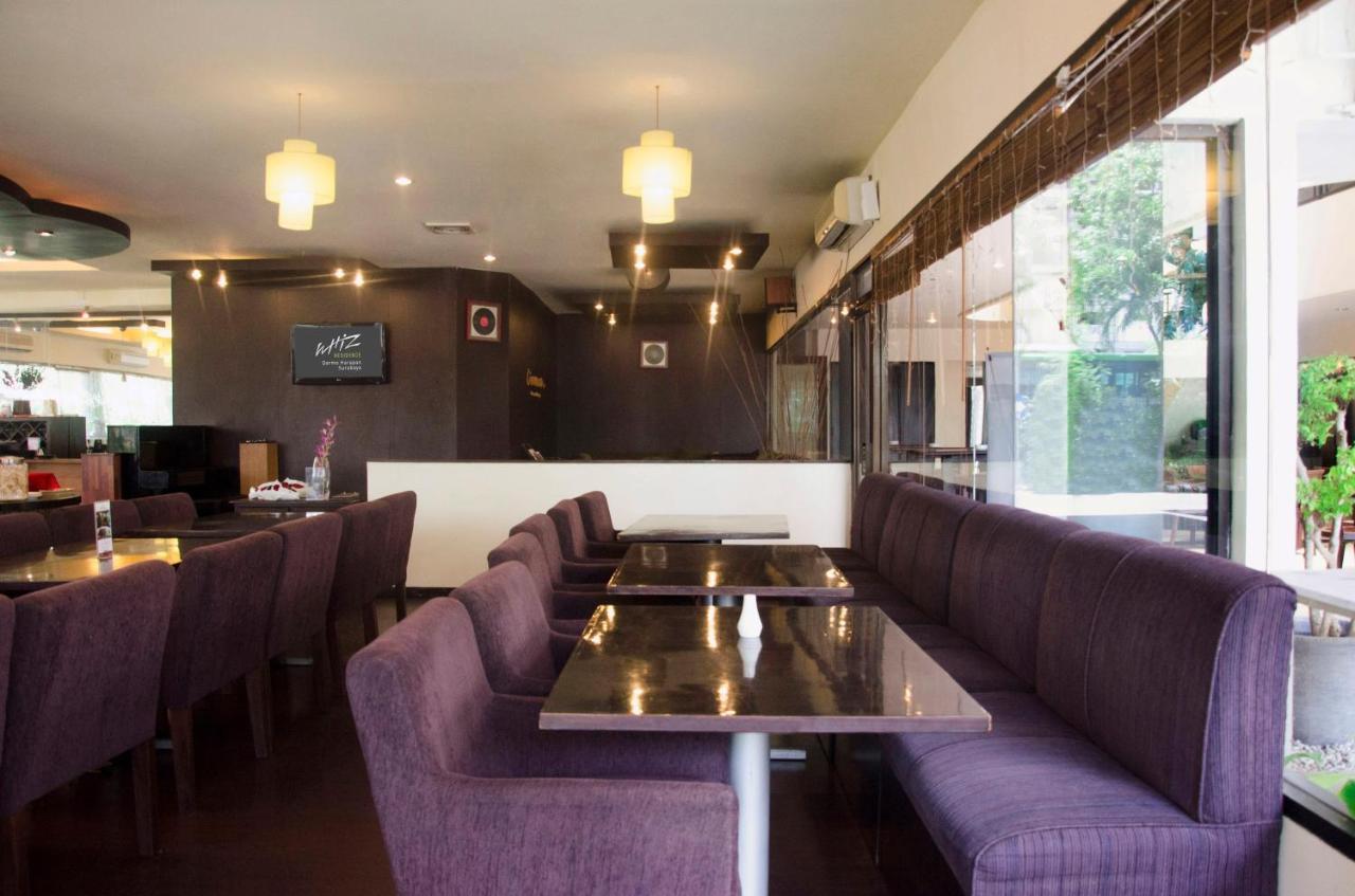 Whiz Prime Hotel Darmo Harapan Surabaya Ngoại thất bức ảnh