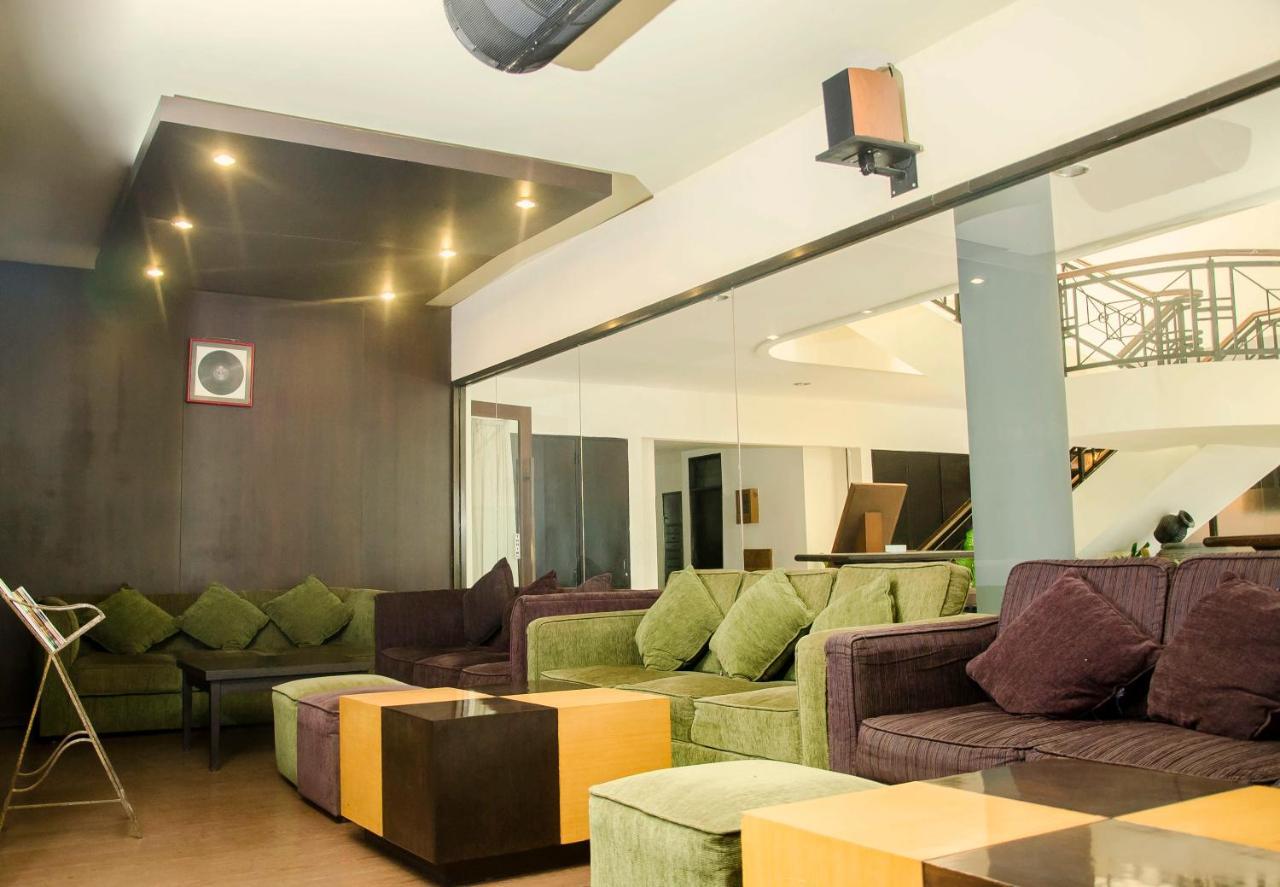 Whiz Prime Hotel Darmo Harapan Surabaya Ngoại thất bức ảnh