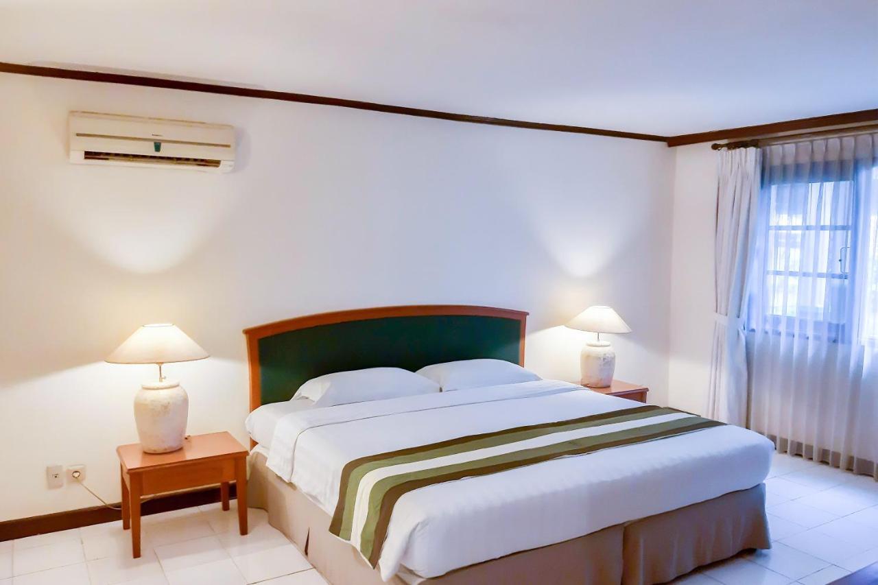 Whiz Prime Hotel Darmo Harapan Surabaya Phòng bức ảnh