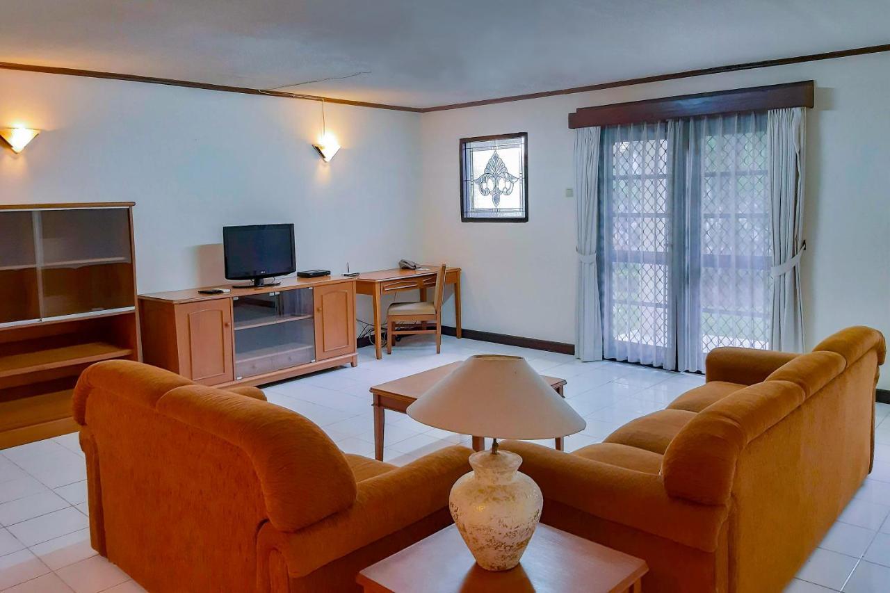 Whiz Prime Hotel Darmo Harapan Surabaya Ngoại thất bức ảnh