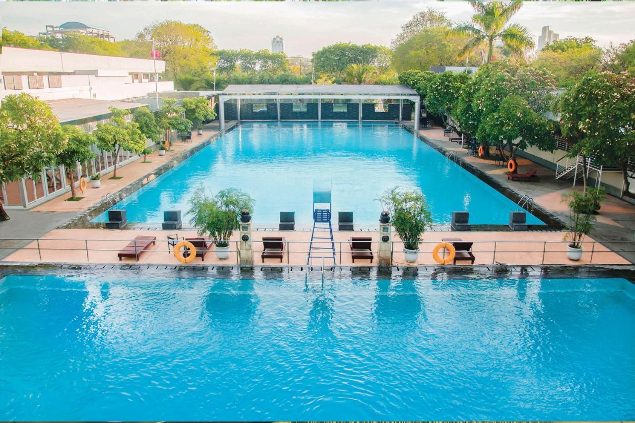 Whiz Prime Hotel Darmo Harapan Surabaya Ngoại thất bức ảnh