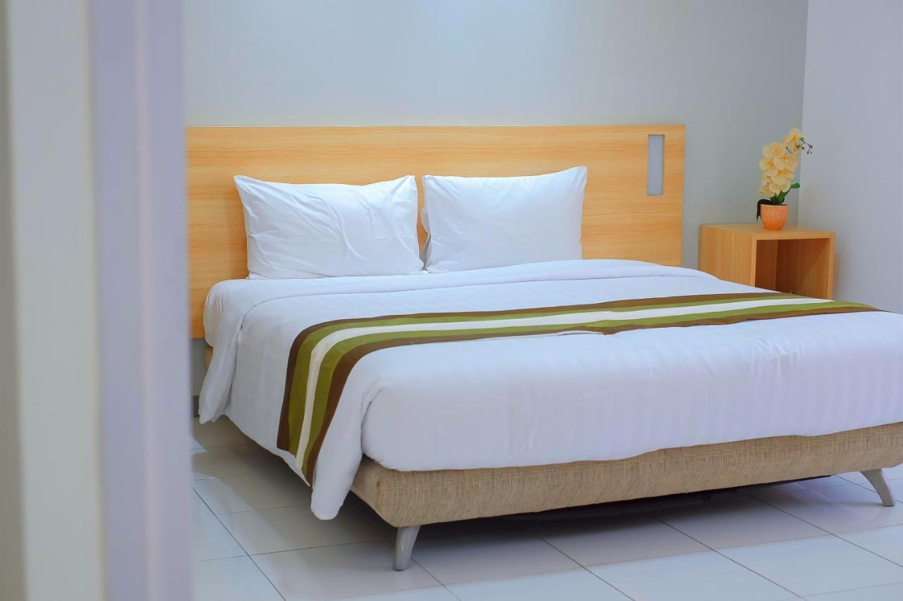 Whiz Prime Hotel Darmo Harapan Surabaya Ngoại thất bức ảnh