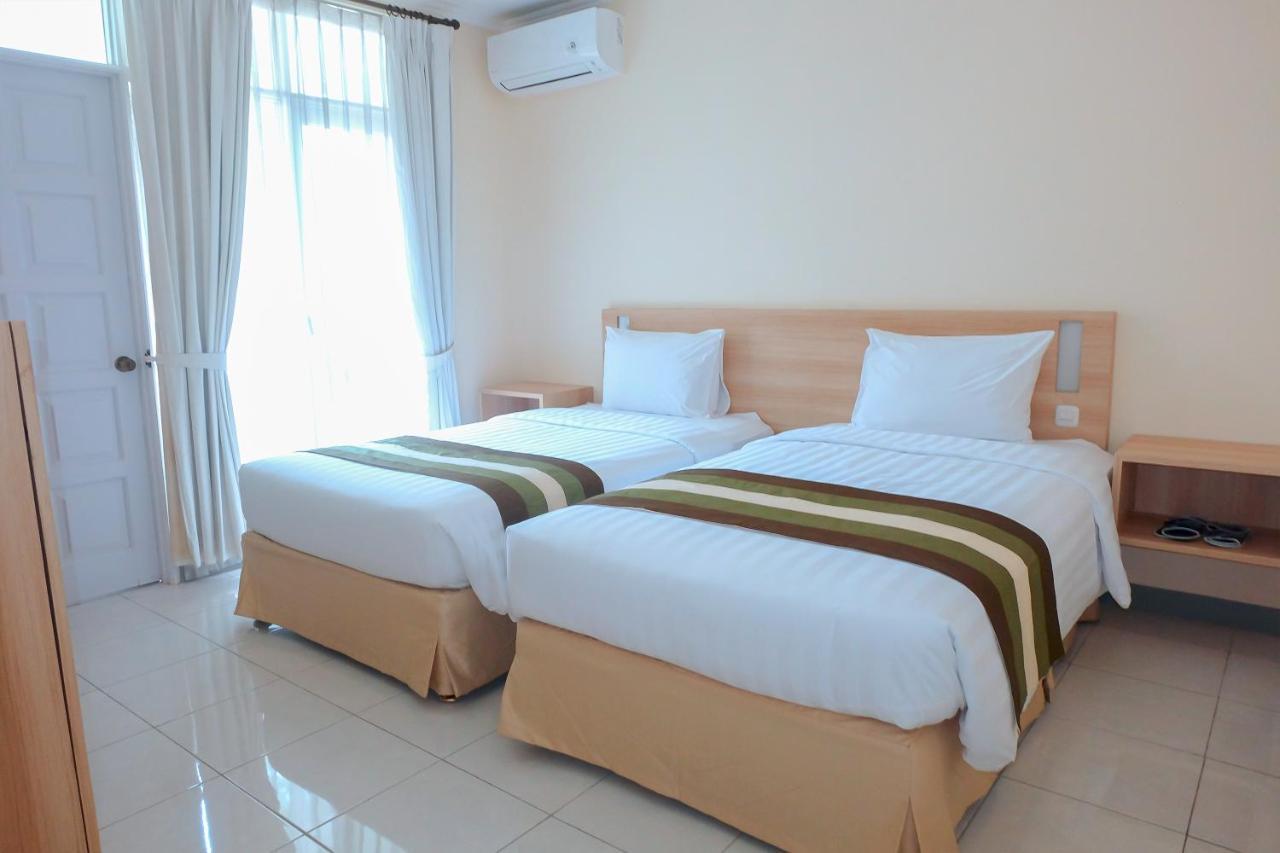 Whiz Prime Hotel Darmo Harapan Surabaya Ngoại thất bức ảnh
